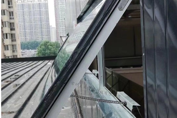 電動(dòng)通風(fēng)排煙窗的優(yōu)點(diǎn)有哪些?電動(dòng)排煙天窗的維護(hù)