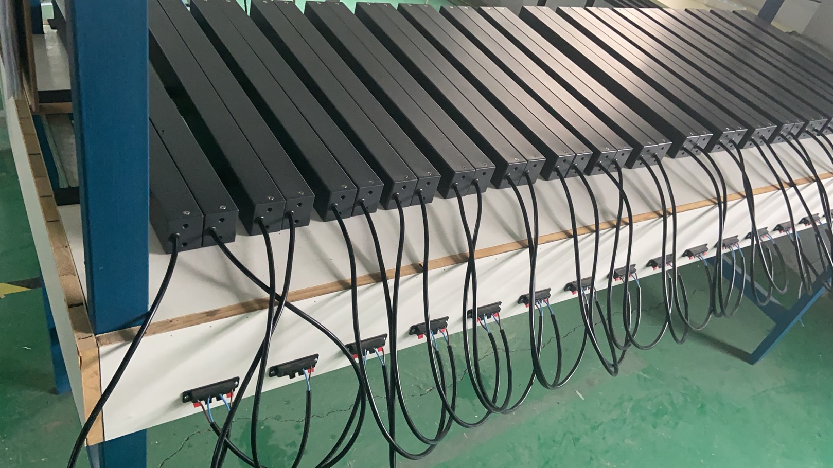 開(kāi)窗器電動(dòng)生產(chǎn)廠(chǎng)家，電動(dòng)開(kāi)窗器多少錢(qián)一個(gè)?