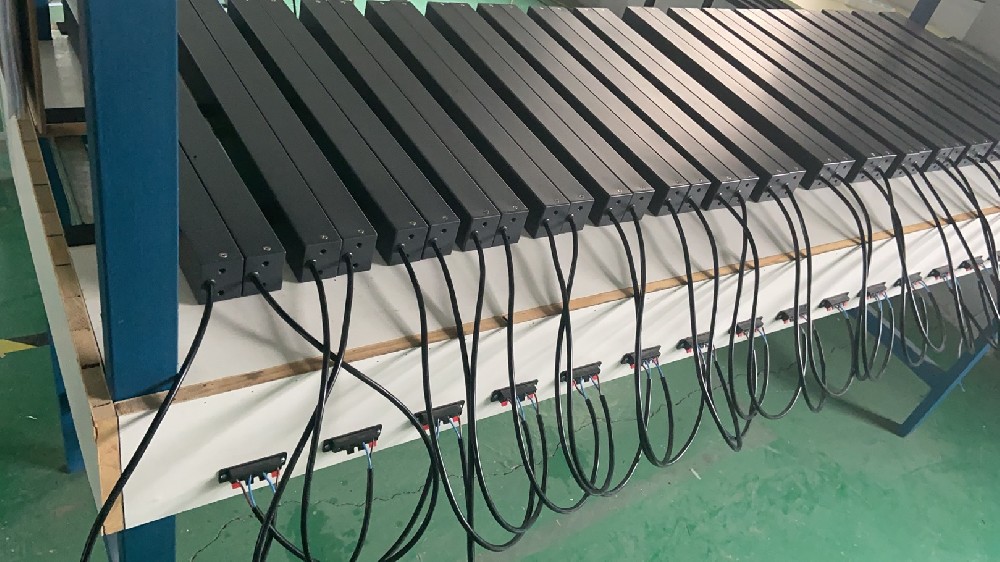 開窗機廠家如何在競爭激烈的市場中生存和發(fā)展？